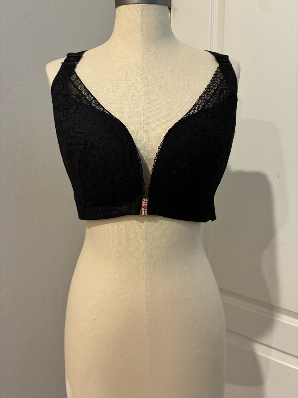 Black Lace Front-Closure Bralette - Women Intimates